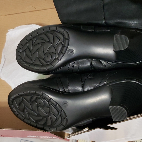 Womens plus size boots - Picture 3 of 5